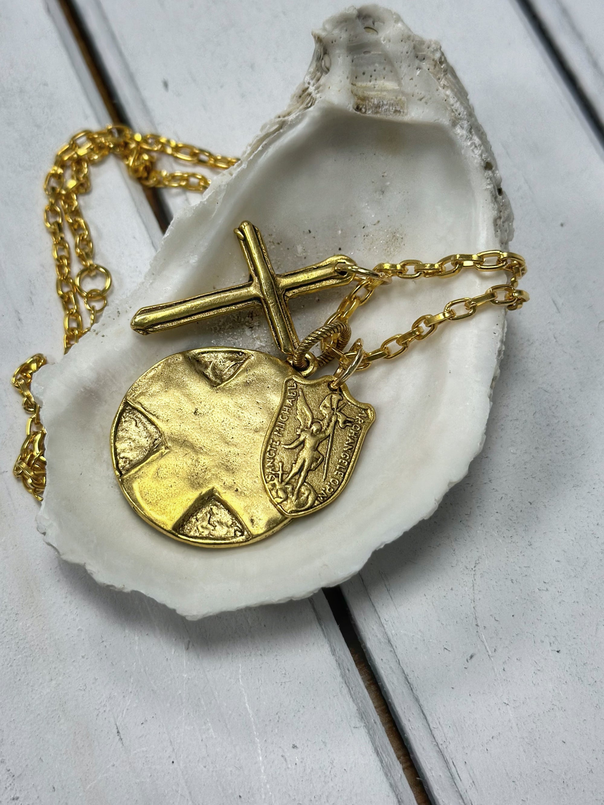 Protection Trinity II - Gold Necklace