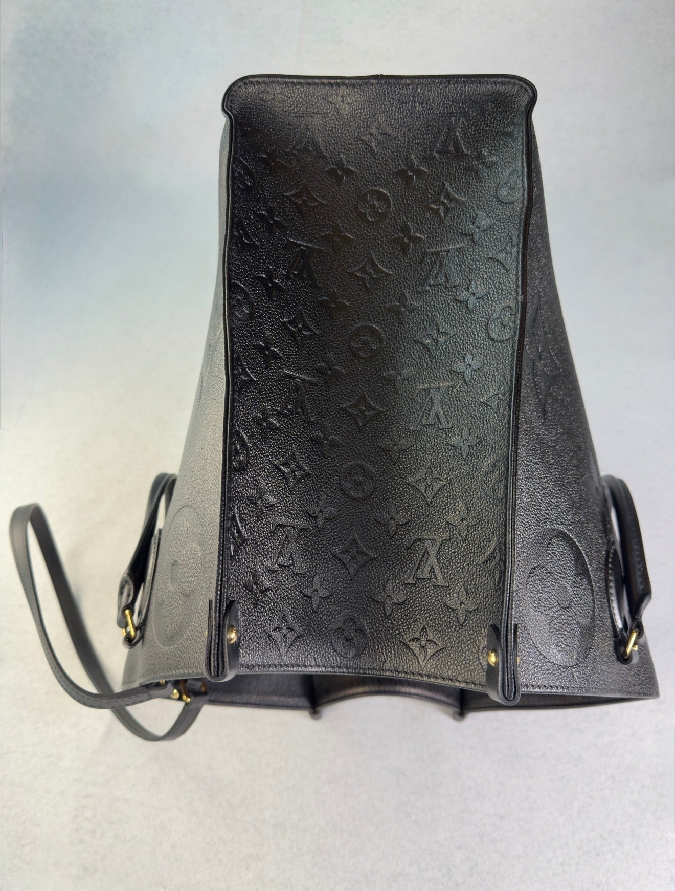 Louis Vuitton OnTheGo GM